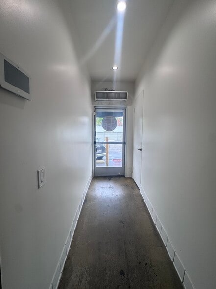 More Photos Of 349 N La Cienega Blvd, Los Angeles Restaurant For Lease
