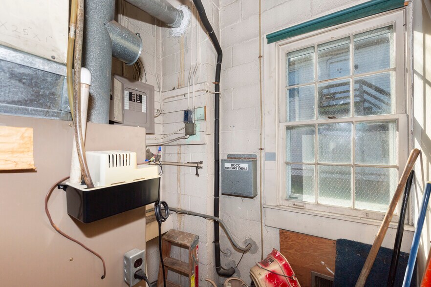 More Photos Of 1355 N Main St, Hampstead Office For Sale