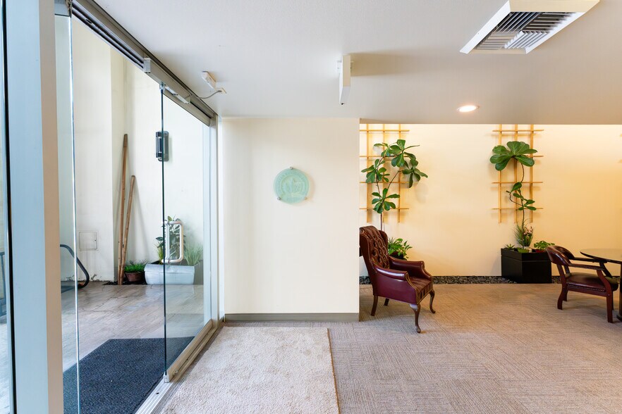 More Photos Of 434 E Broadway, Long Beach Loft Creative Space For Sale