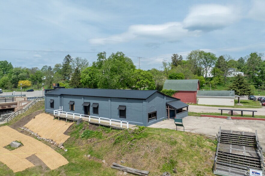 More Photos Of 226 Baldwin St, Big Rapids Light Distribution For Sale