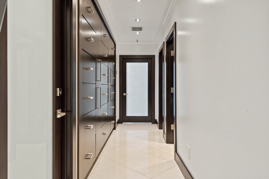 More Photos Of 16170 NE 11th Ct, Miami Office For Sale