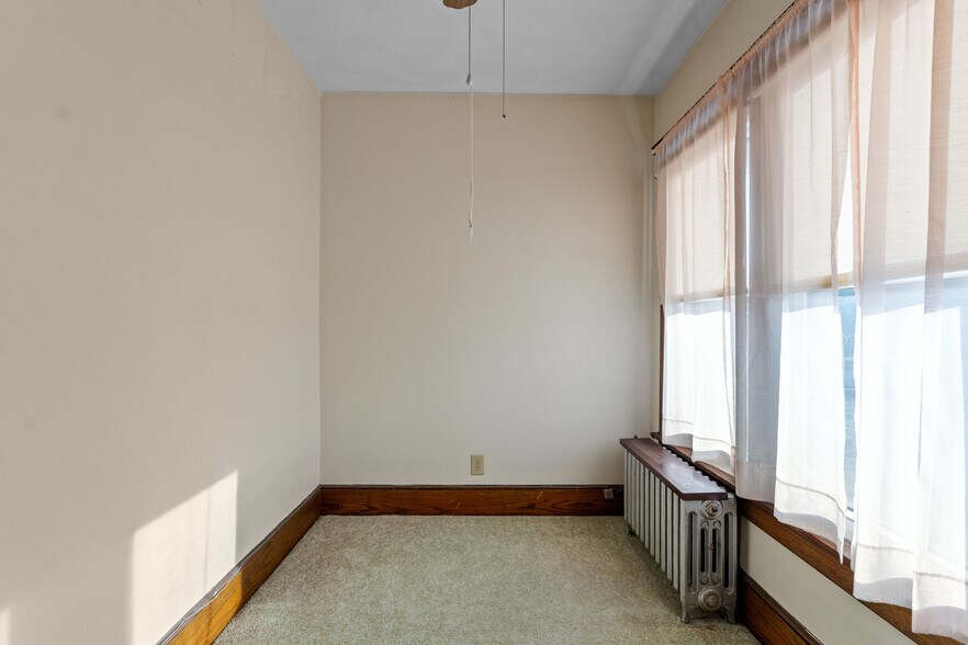 More Photos Of 150 Main St, Johnson City Medical For Sale