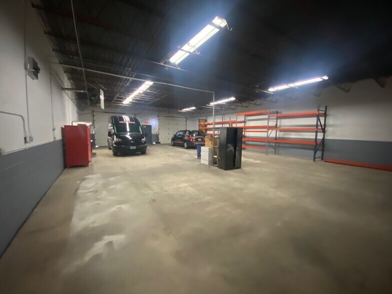More Photos Of 2045 Bellevue St, Bellevue Warehouse For Lease
