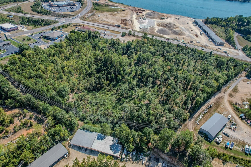More Photos Of 109 Horseshoe Bend Pky, Lake Ozark Office For Sale
