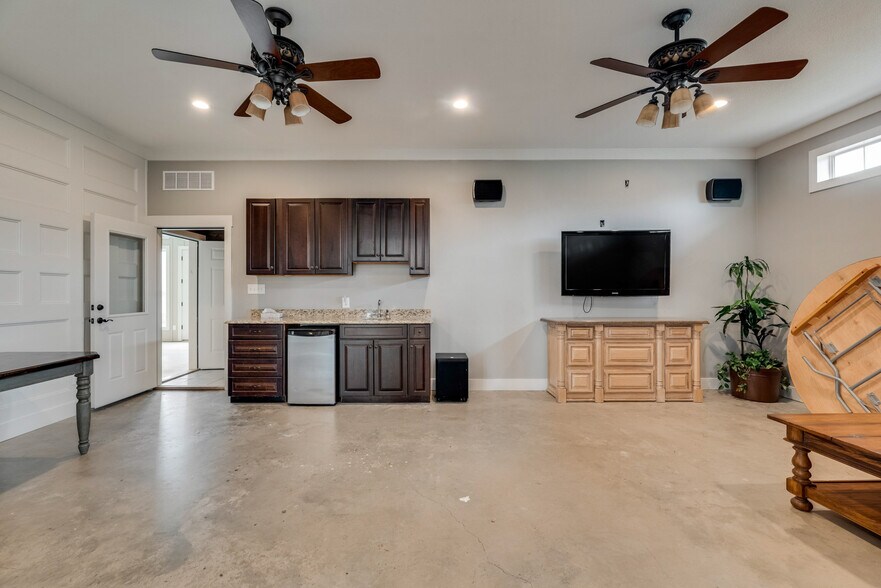 More Photos Of 955 Jack Eastham, Avalon Land For Sale