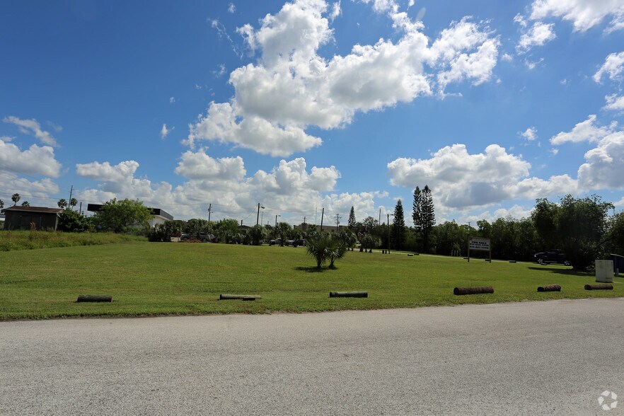 106 N US Hwy 41, Ruskin, FL 33570 Land For Sale