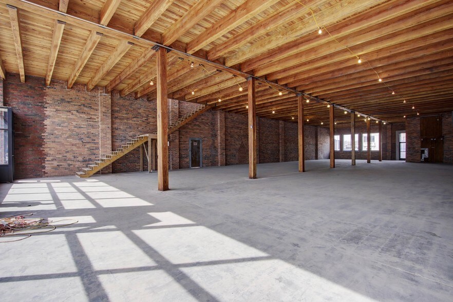 More Photos Of 1816 Walnut St, Kansas City Office For Sale