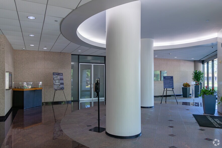 More Photos Of 15600 John F Kennedy Blvd, Houston Office For Lease