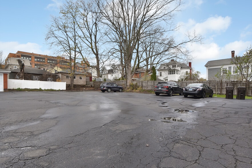 More Photos Of 93-97 Broad St, Middletown Office For Sale