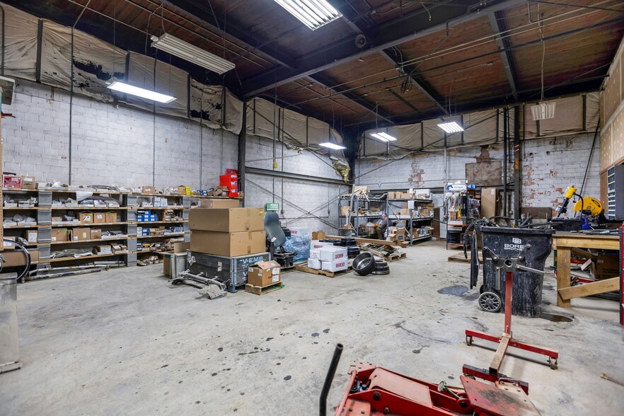 More Photos Of 808 Rhoads Ave, Columbus Warehouse For Lease