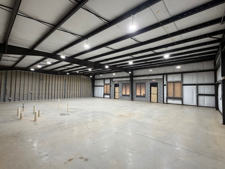 More Photos Of 12719 E Lynchburg Salem Tpke, Forest Flex For Lease