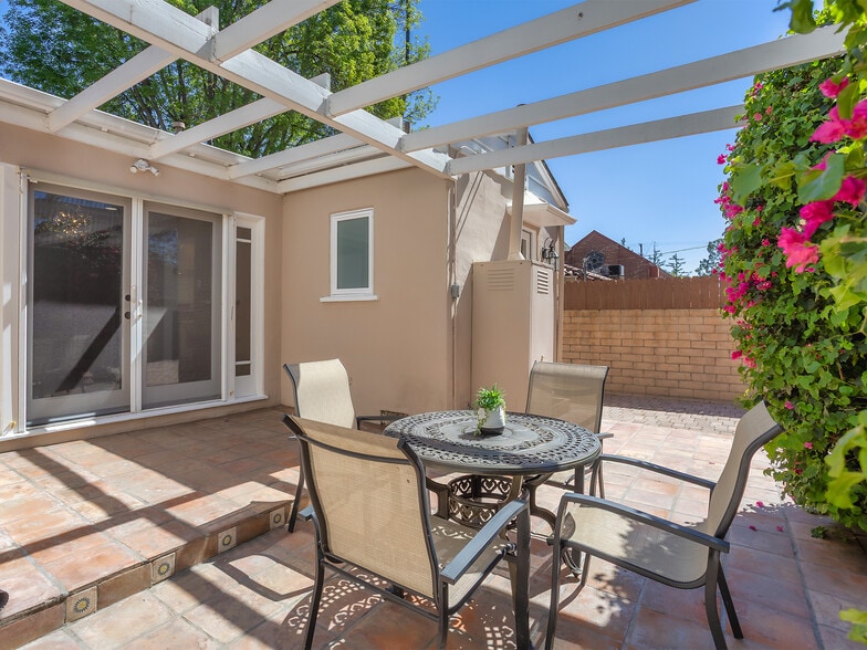 More Photos Of 5233 Lemp Ave, North Hollywood Multifamily For Sale