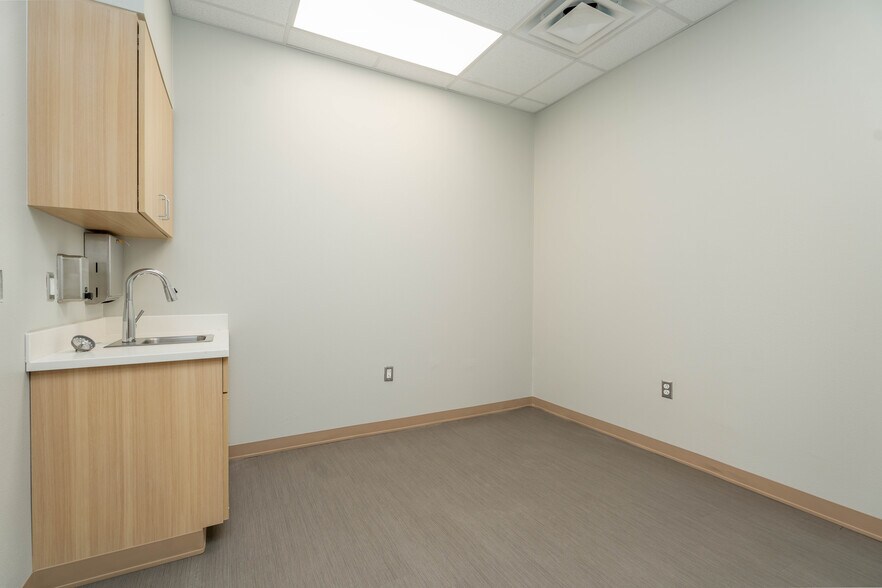 More Photos Of 2232 Indiana Ave, Lubbock Medical For Lease