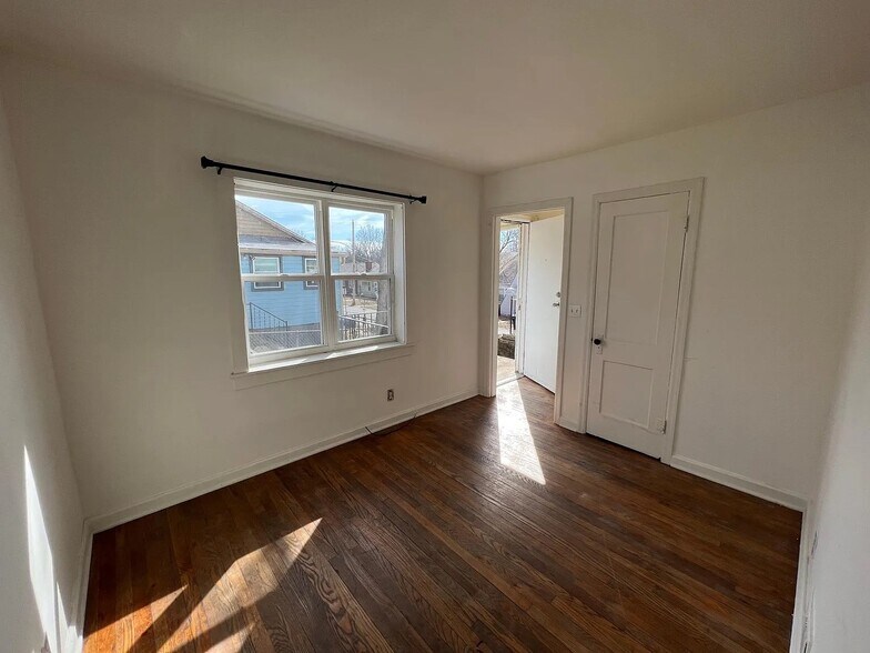 More Photos Of 1208 W White Oak St, Independence Apartments For Sale