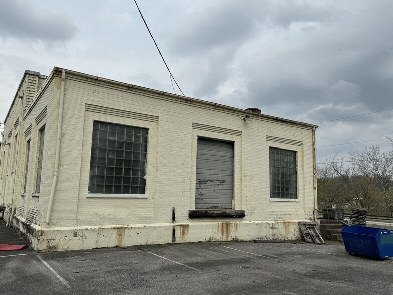 More Photos Of 300 Janie Hammitt Dr, Bristol Industrial For Sale