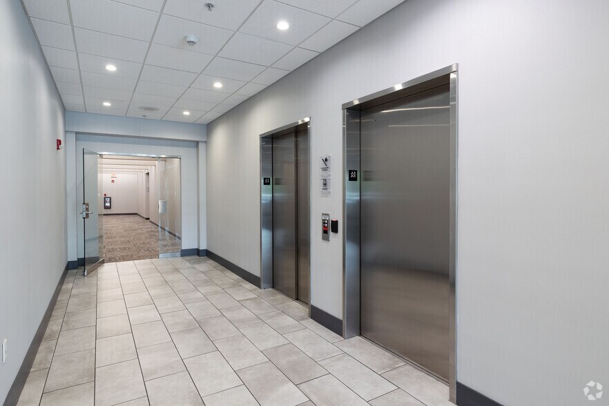 More Photos Of 30 Century Hill Dr, Latham Office For Lease