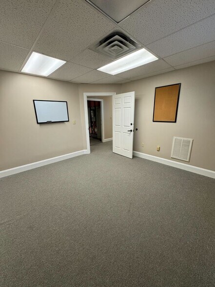 More Photos Of 1369 W Andrew Johnson Hwy, Morristown Medical For Lease