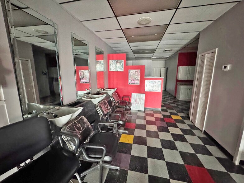 More Photos Of 36454-36474 Groesbeck Hwy, Clinton Township Storefront Retail Office For Lease
