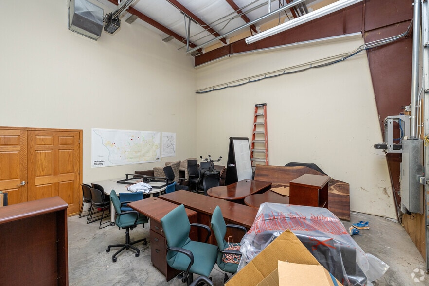 More Photos Of 14503 Grover St, Omaha Light Distribution For Lease