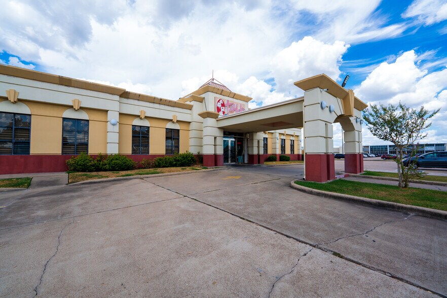 More Photos Of 2529 S 6 Hwy, Houston Restaurant For Sale
