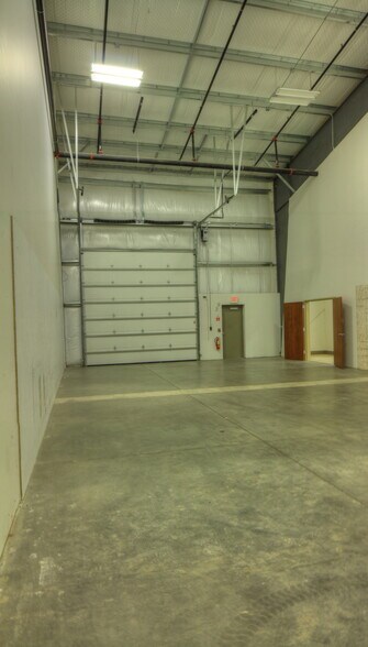 More Photos Of 6263 NE Industry Dr, Des Moines Warehouse For Lease