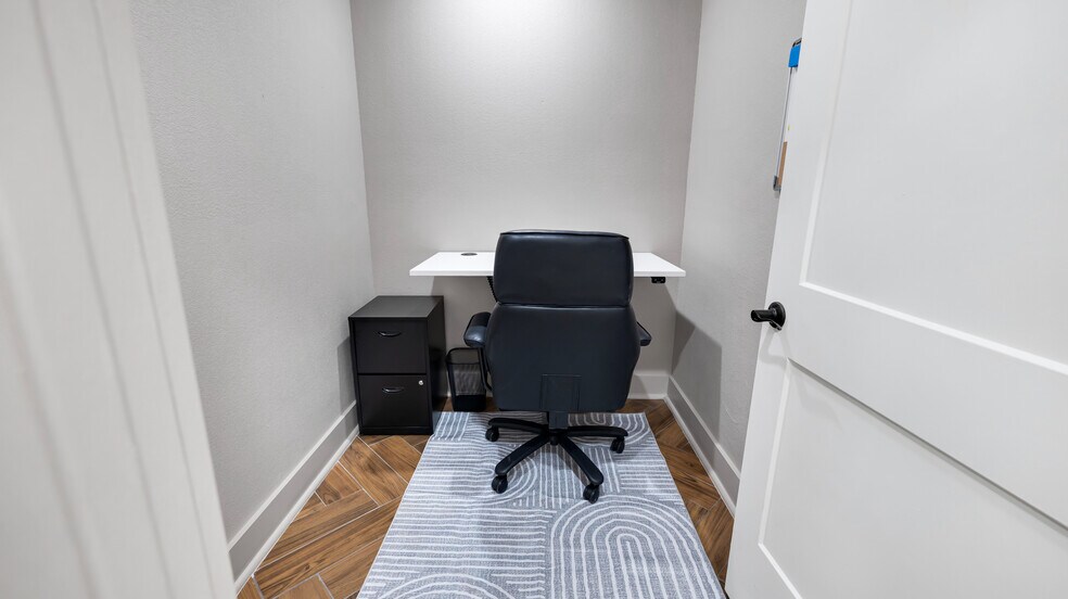 More Photos Of 6776 Caroline St, Milton Coworking Space