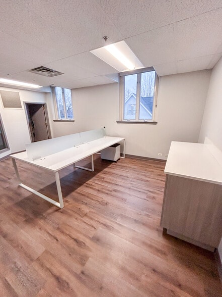 More Photos Of 30 N Lincoln St, Batavia Office For Lease