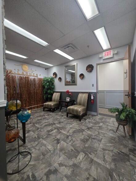 More Photos Of 2700 E Dublin Granville Rd, Columbus Office For Lease