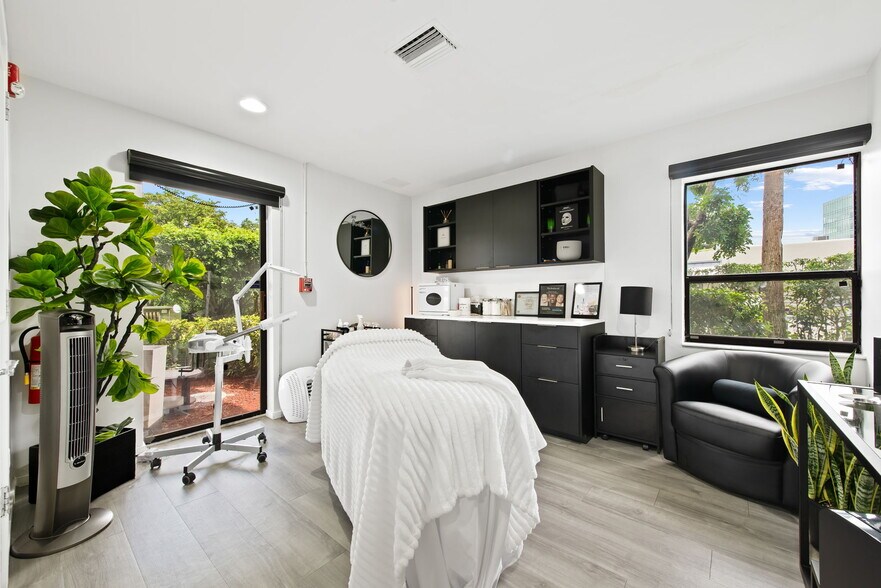 Primary Photo Of 825-875 Meadows Rd, Boca Raton Medical For Lease