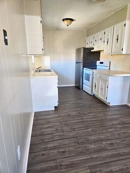 More Photos Of 1400 N Saint Marys St, Beeville Apartments For Sale