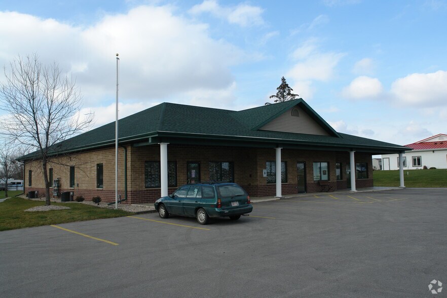 More Photos Of N1697 Municipal Dr, Greenville Office For Lease