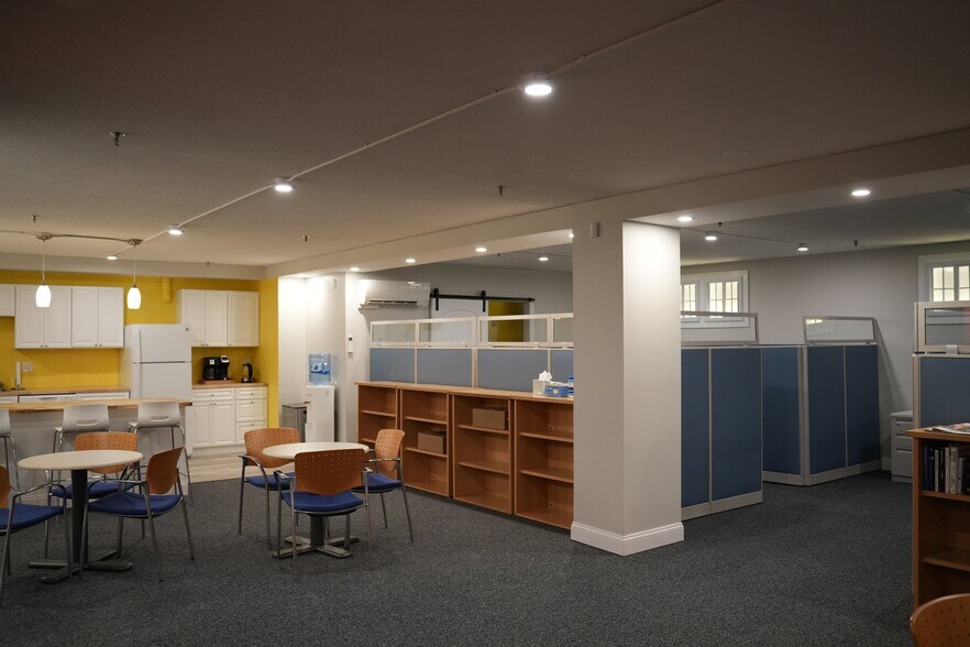 More Photos Of 423-425 Main St, Middletown Office For Sale