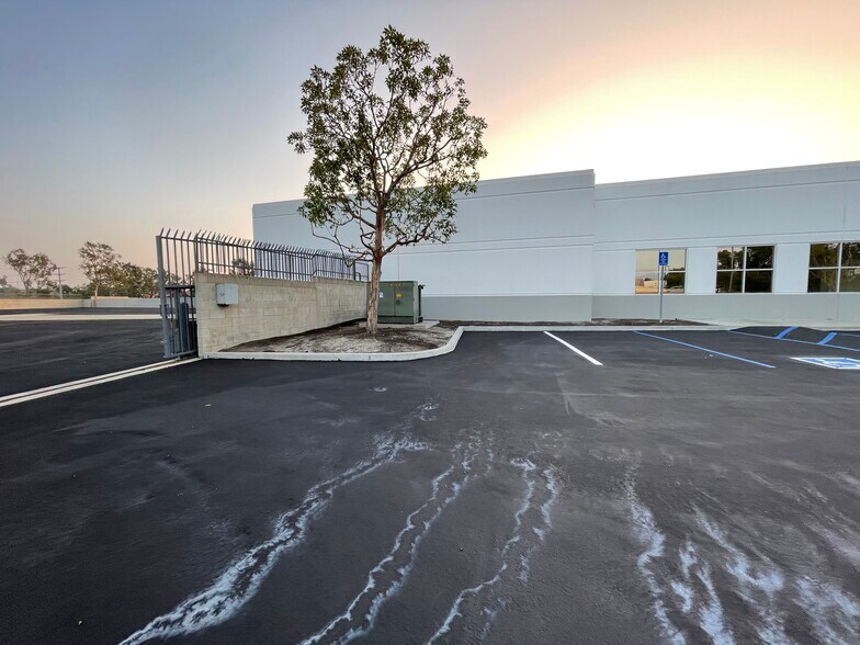 More Photos Of 20712 Civic Center Dr, Lake Forest Warehouse For Lease