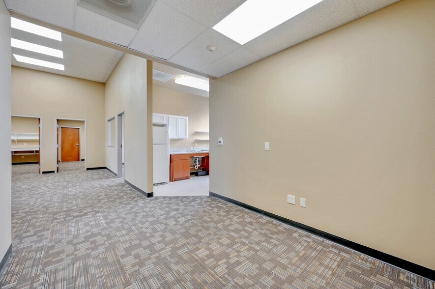 More Photos Of 333 US HWY 290 E, Dripping Springs Unknown For Lease