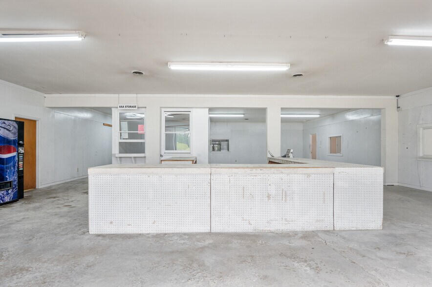 More Photos Of 1197 Piney Green Rd, Jacksonville Auto Repair For Lease
