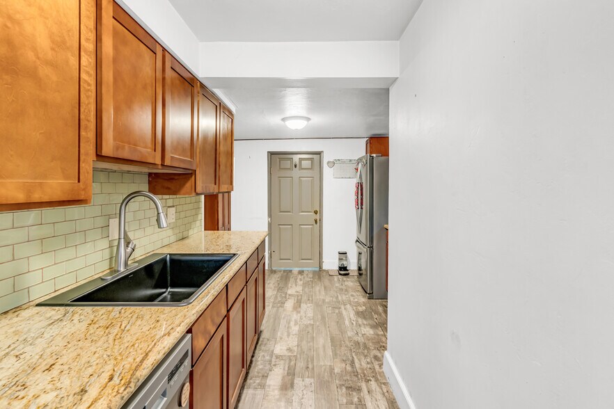 More Photos Of 2901 N Alvernon Way, Tucson Office For Sale