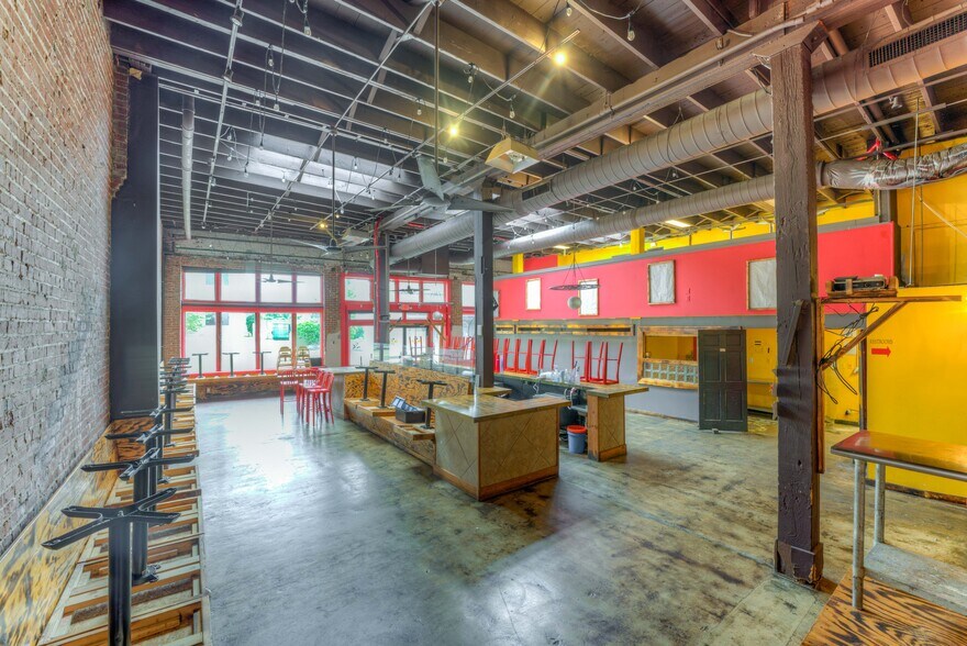 More Photos Of 668 Union Ave, Memphis General Retail For Sale