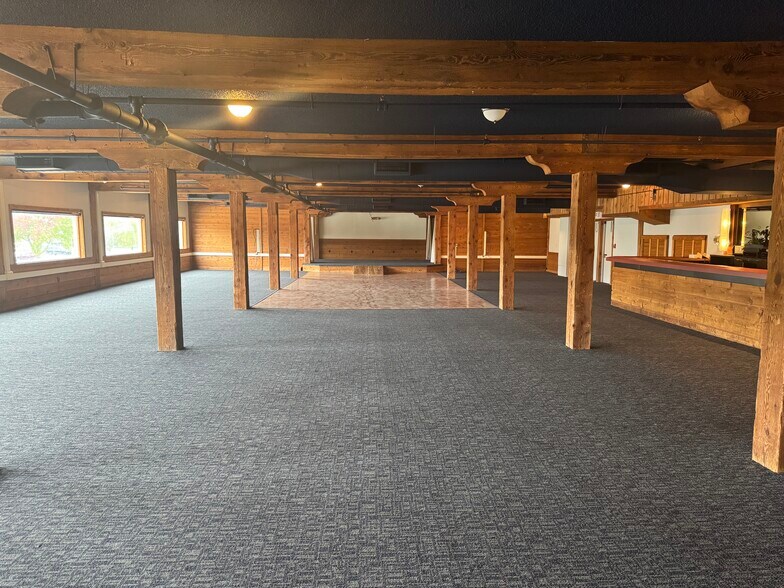 More Photos Of 712 Riverfront Dr, Sheboygan Office For Lease