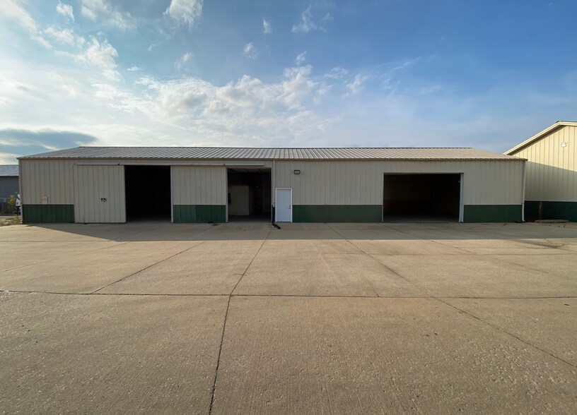 More Photos Of 780 S Chicago St, Geneseo Light Distribution For Lease