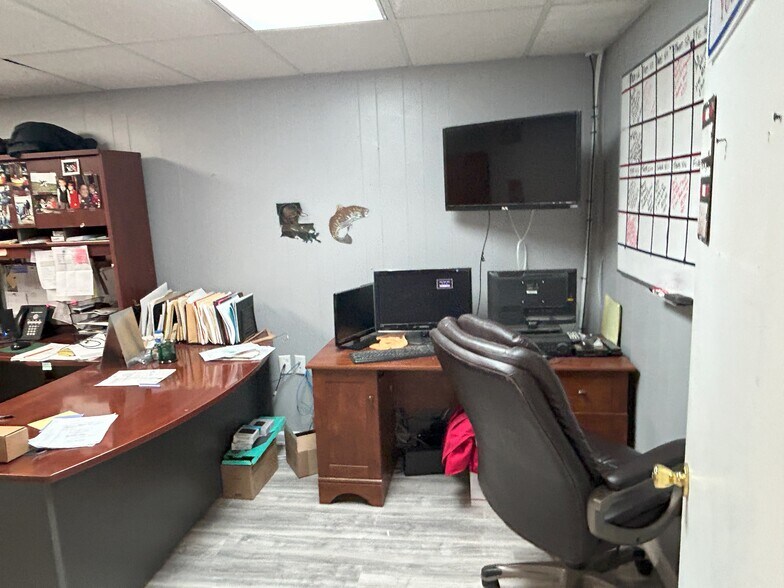 More Photos Of 2301 Brooklyn Ave, Harvey Light Manufacturing For Lease