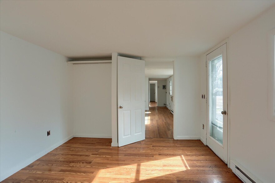 More Photos Of 145 Chamberlaine Ave, Pottsville Flex For Sale