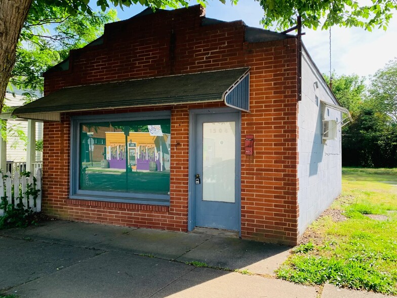 Primary Photo Of 1504 Princess Anne St, Fredericksburg Freestanding For Sale