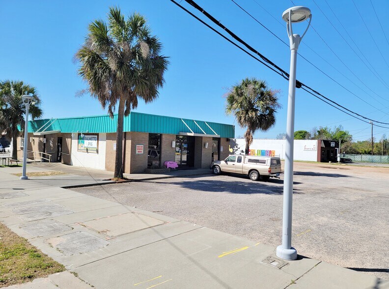 More Photos Of 530 Devine St, Columbia Restaurant For Sale