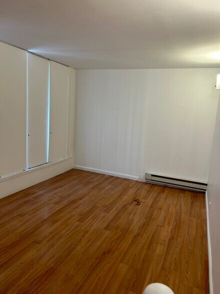 More Photos Of 595-597 Avenue of the Americas, New York Storefront Retail Residential For Lease