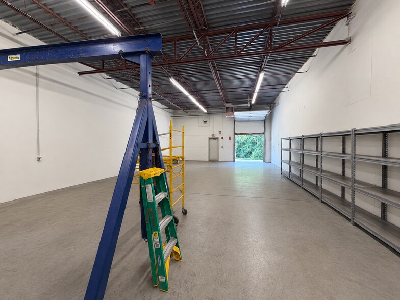 More Photos Of 17 Sterling Rd, Billerica Flex For Lease