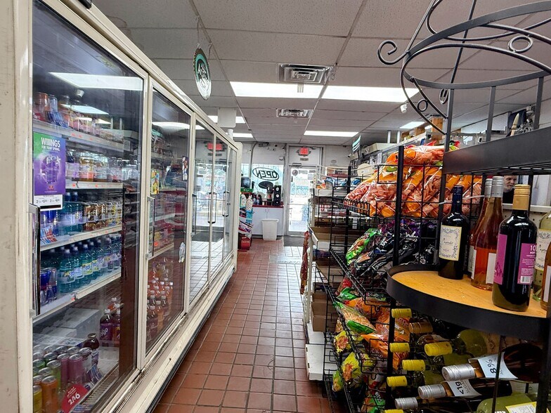 More Photos Of 4389 University Blvd S, Jacksonville Service Station For Sale