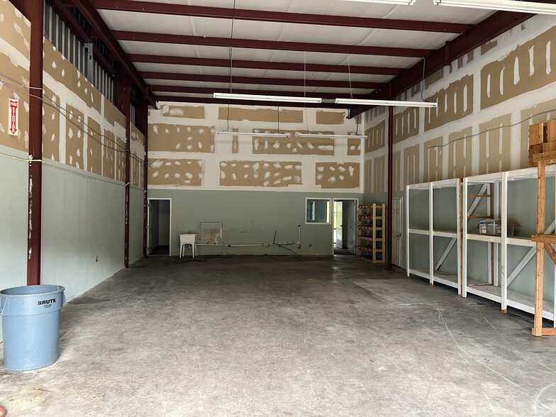 More Photos Of 6074 Business Park Dr, Columbus Light Distribution For Lease