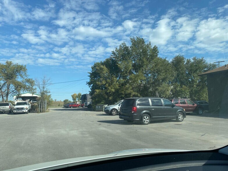 More Photos Of 15347 S US 169 Hwy, Olathe Warehouse For Lease