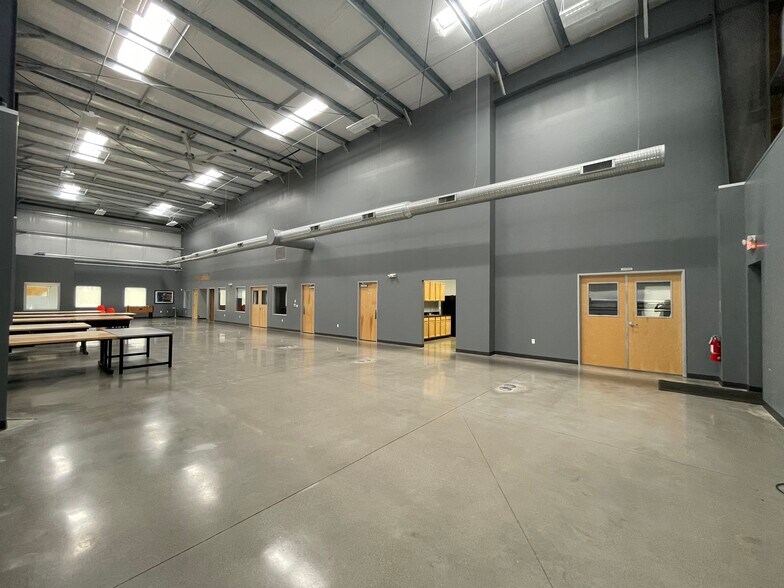 More Photos Of 250 Business Park Dr, Fortville Showroom For Sale