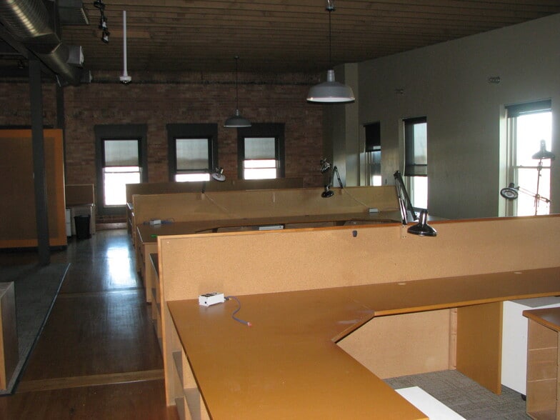 More Photos Of 124 N Broadway, De Pere Loft Creative Space For Lease